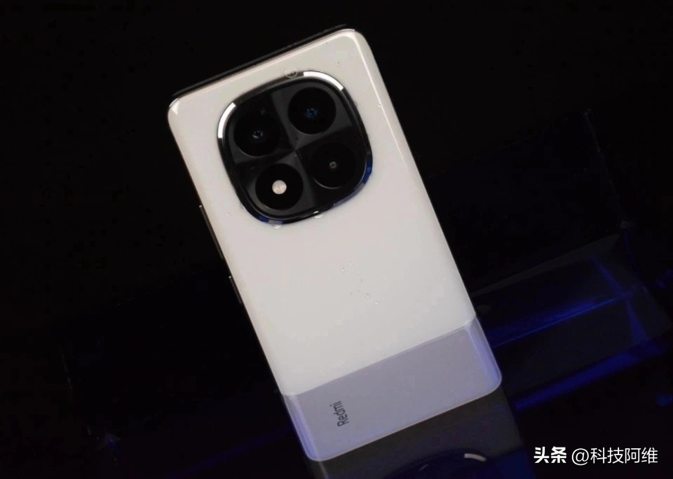 小米果断“发飙”,IP69满级防水+6200mAh,16GB+512GB才卖1737元